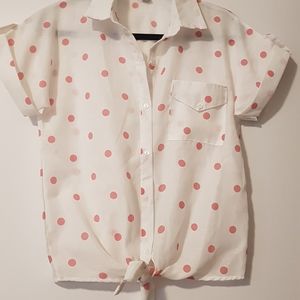 Pretty polka dot top.